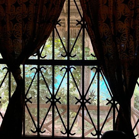 Sazani Beach Lodge And Tidal Lounge Нунгві Екстер'єр фото