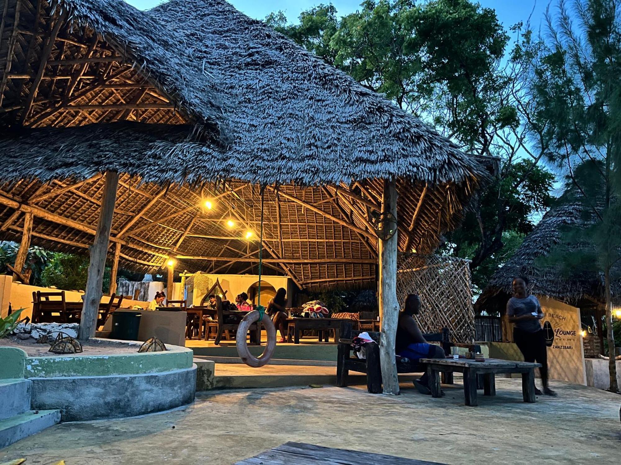 Sazani Beach Lodge And Tidal Lounge Нунгві Екстер'єр фото