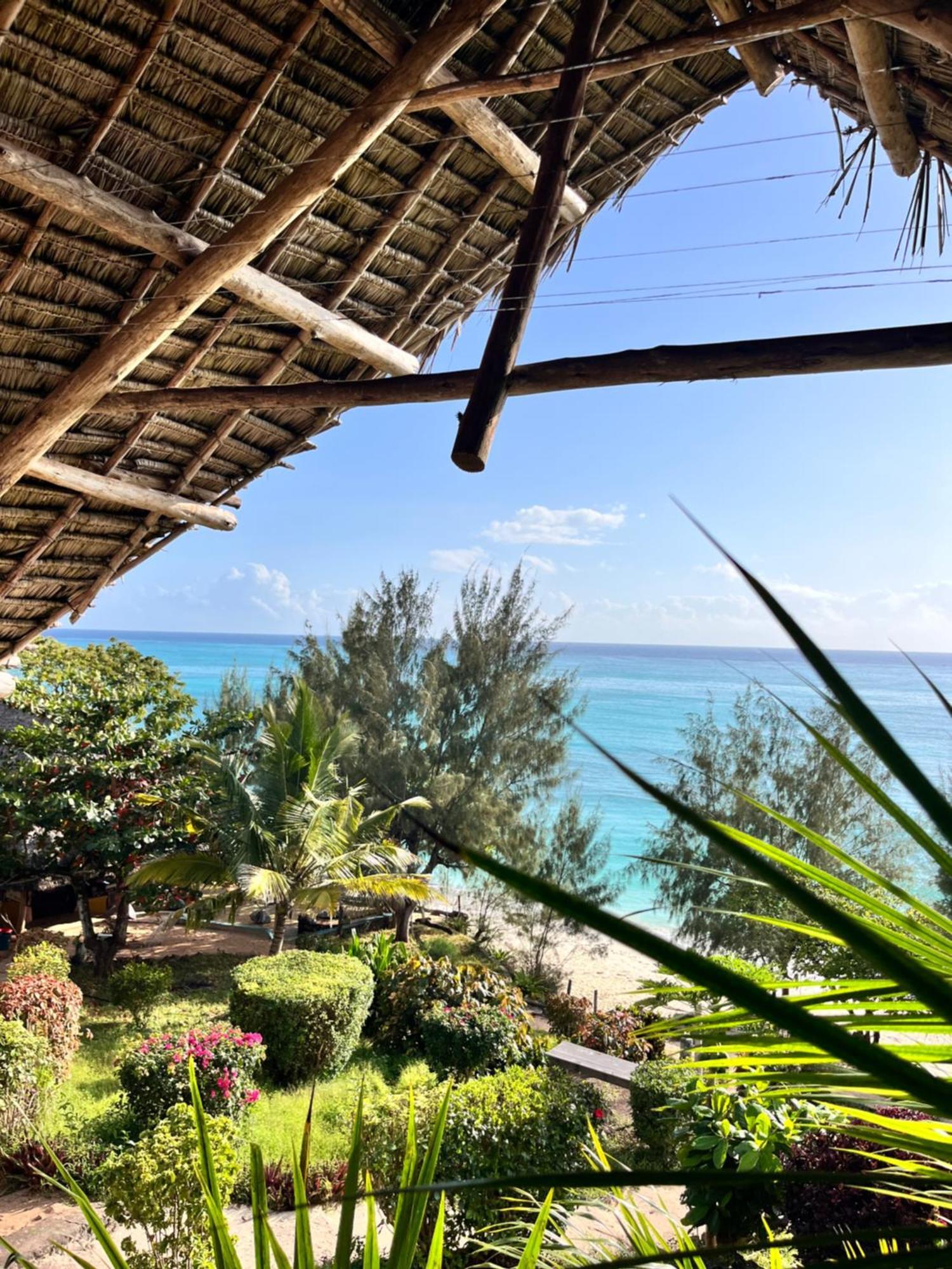 Sazani Beach Lodge And Tidal Lounge Нунгві Екстер'єр фото