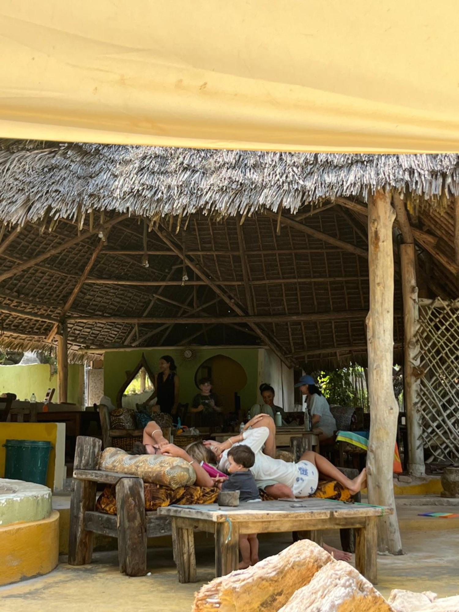Sazani Beach Lodge And Tidal Lounge Нунгві Екстер'єр фото