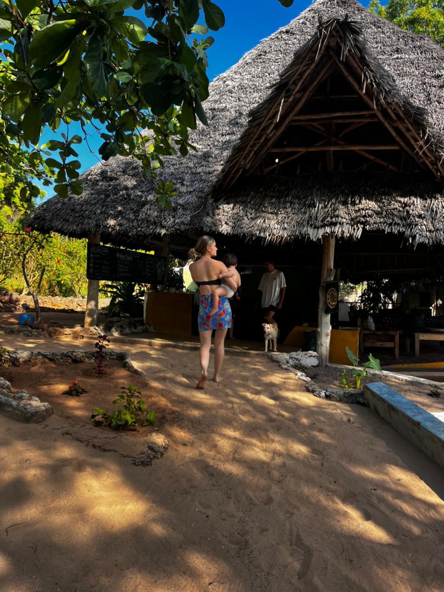 Sazani Beach Lodge And Tidal Lounge Нунгві Екстер'єр фото