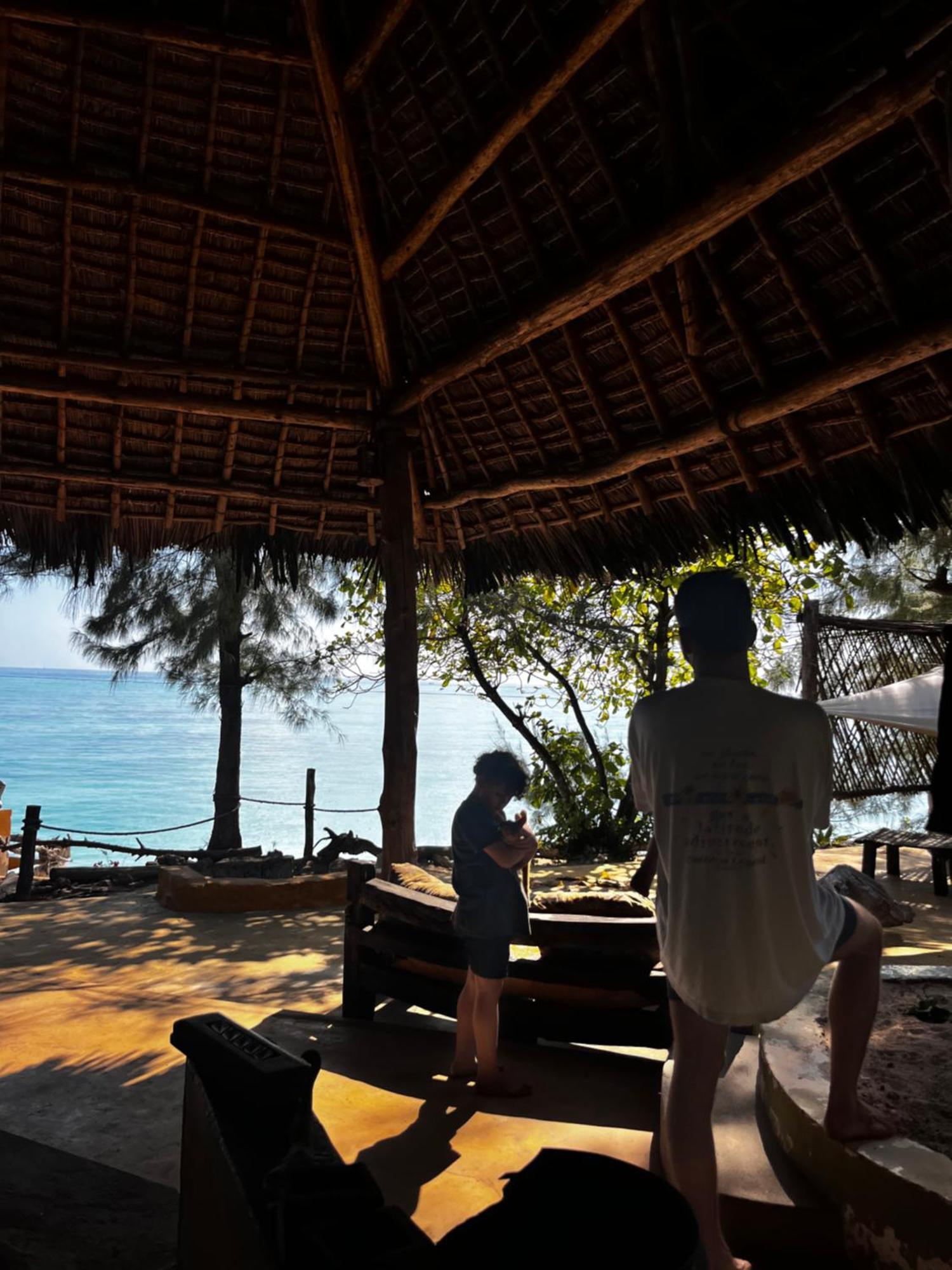 Sazani Beach Lodge And Tidal Lounge Нунгві Екстер'єр фото
