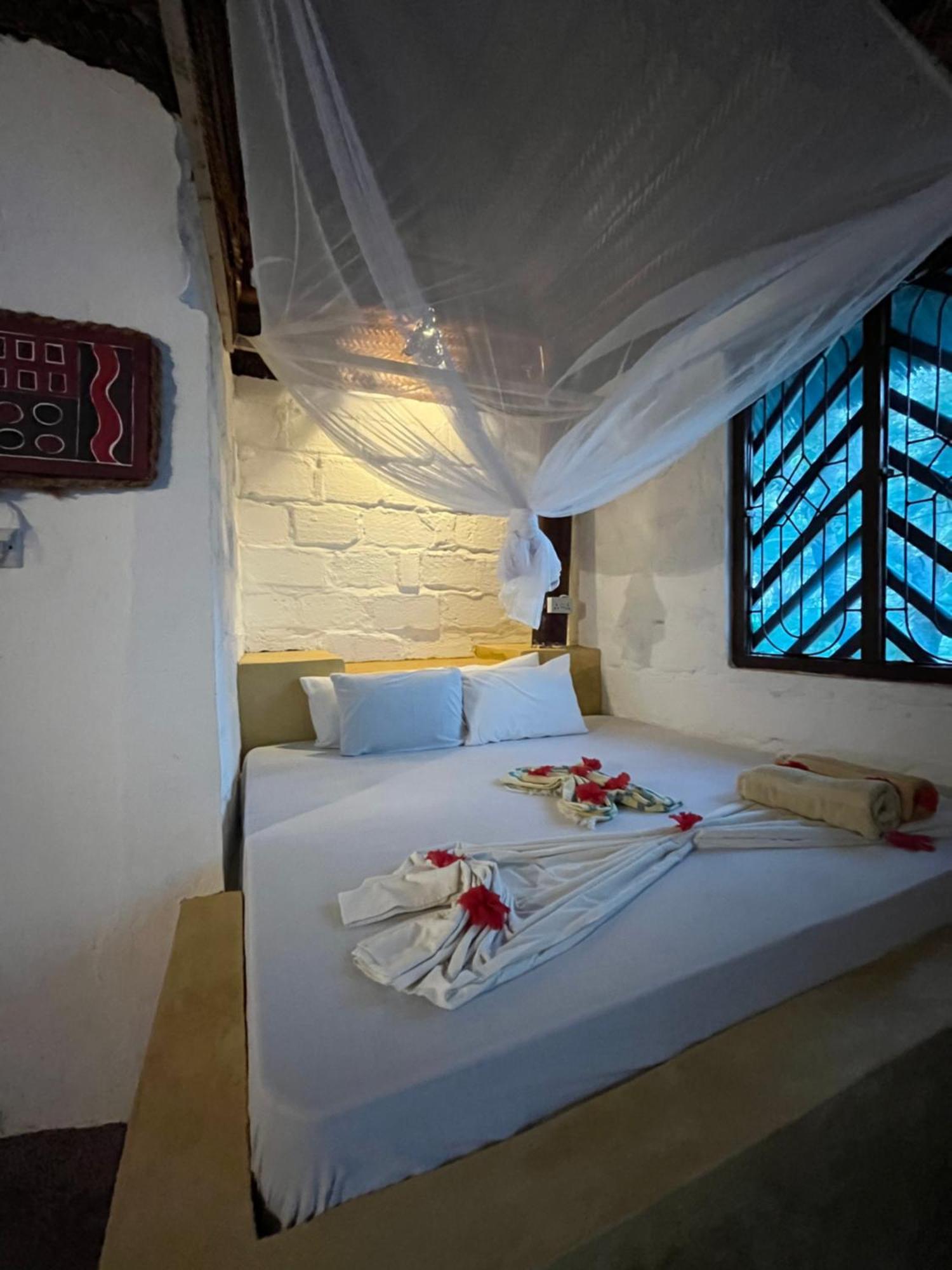 Sazani Beach Lodge And Tidal Lounge Нунгві Екстер'єр фото