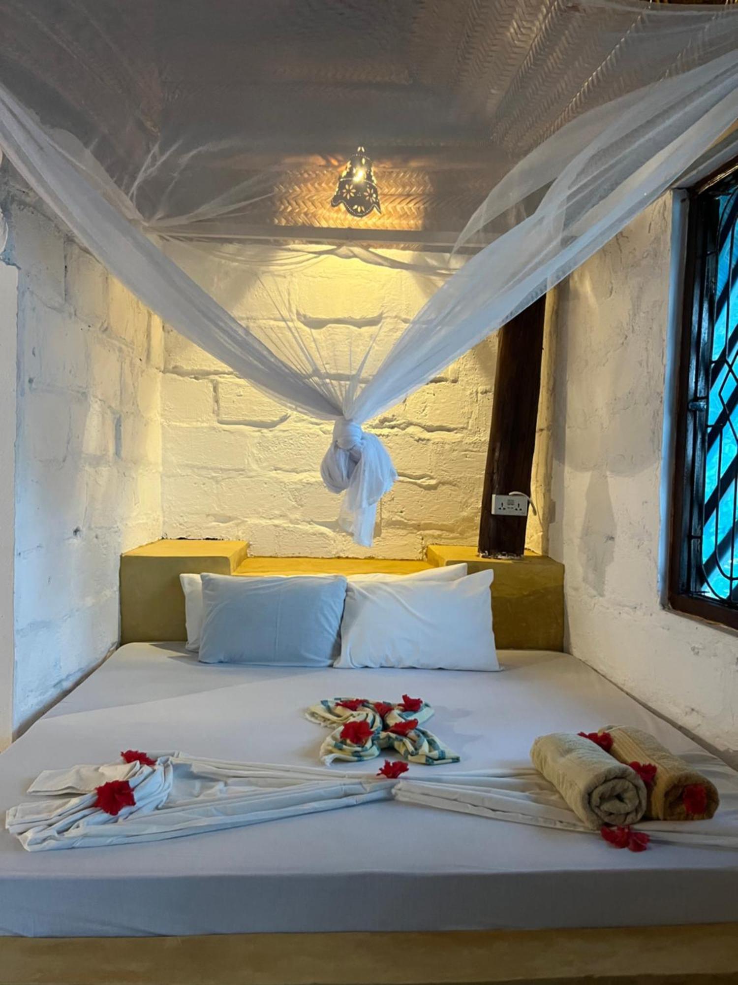 Sazani Beach Lodge And Tidal Lounge Нунгві Екстер'єр фото